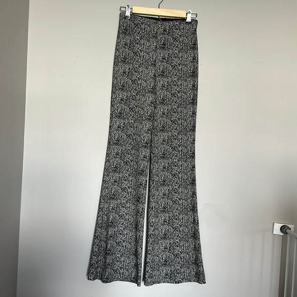 EXPRESS Super High Rise Flare Strech + Pants XS - Picture 2 of 10